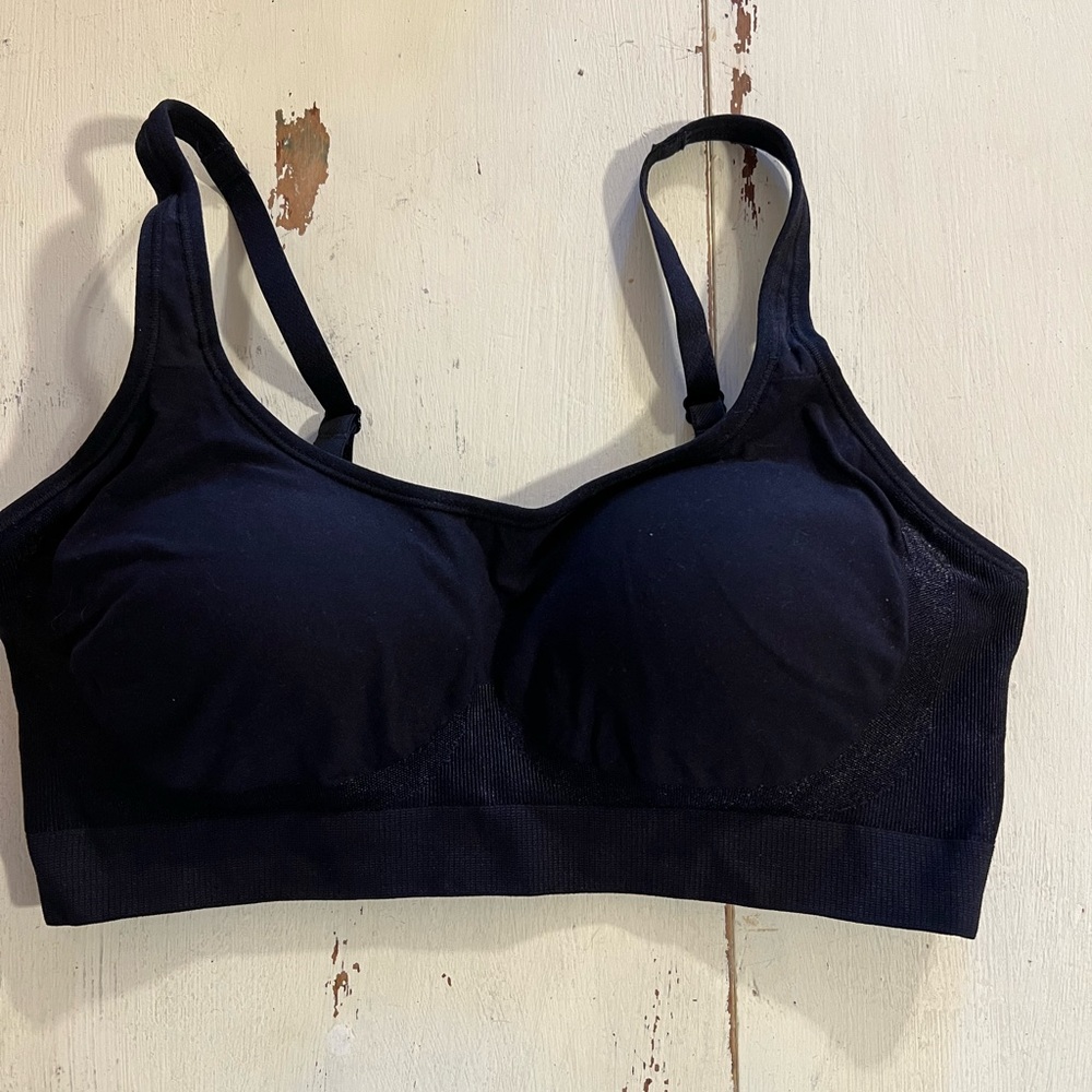 UNDEROUTFIT THE COMFORT SHAPING BRA WITH ADJUSTABLE STRAPS